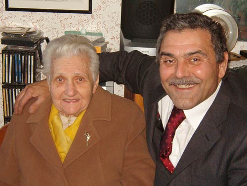 Diego con la madre Alma